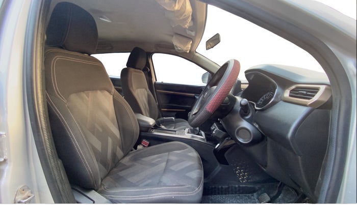 2022 Renault Kiger RXT (O) MT, CNG, Manual, 70,181 km, Right Side Front Door Cabin