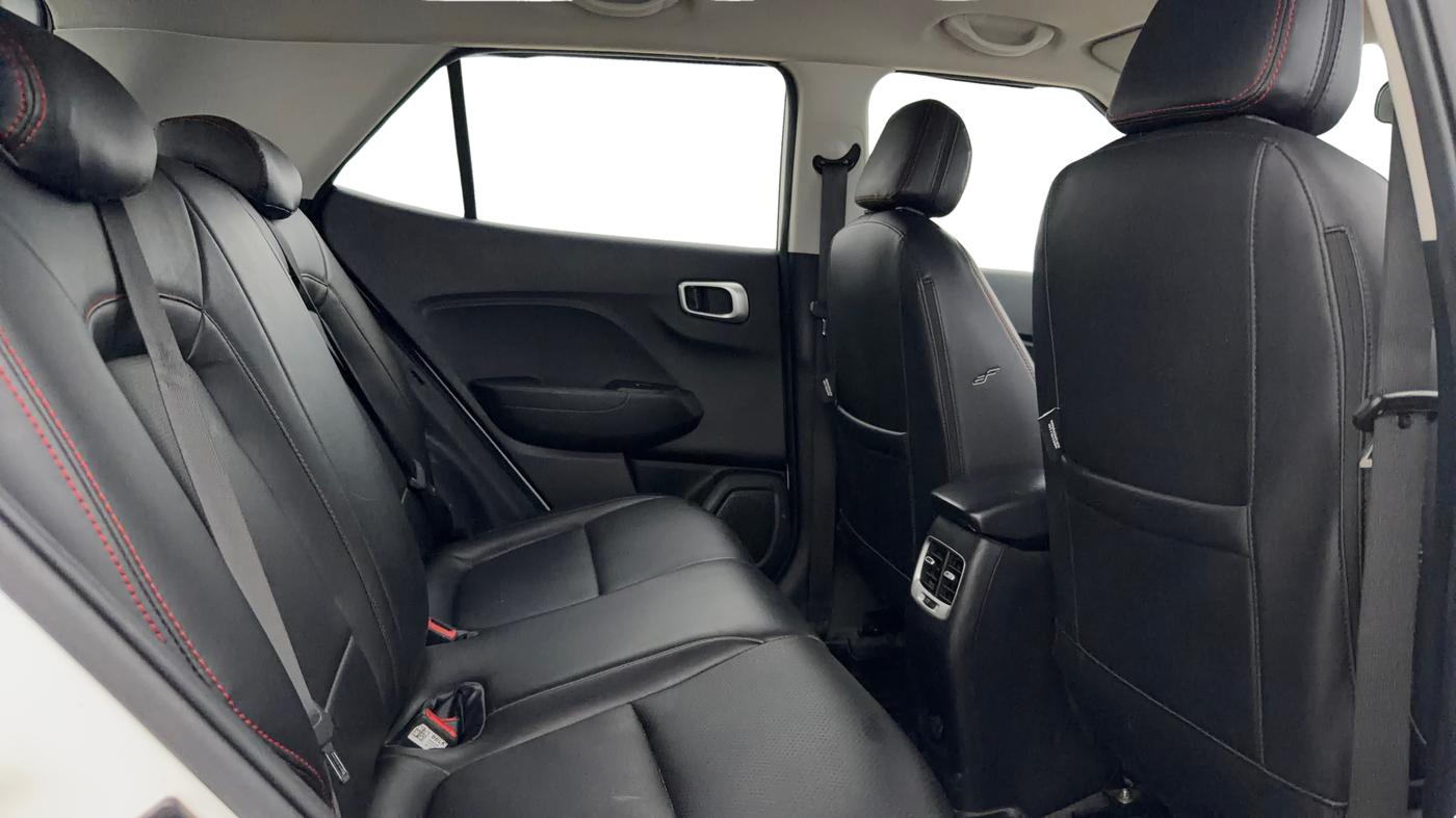 2021 Hyundai VENUE S+ 1.2, Petrol, Manual, 48,136 km, Right Side Rear Door Cabin