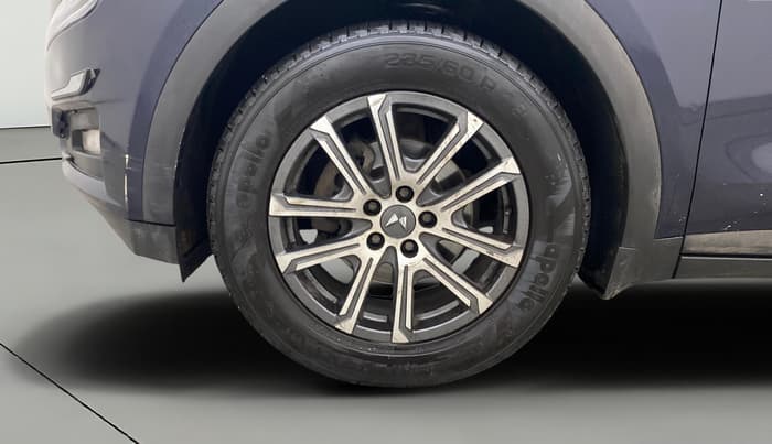 2022 Mahindra XUV700 AX 7 P AT 7 STR, Petrol, Automatic, 78,909 km, Left Front Wheel