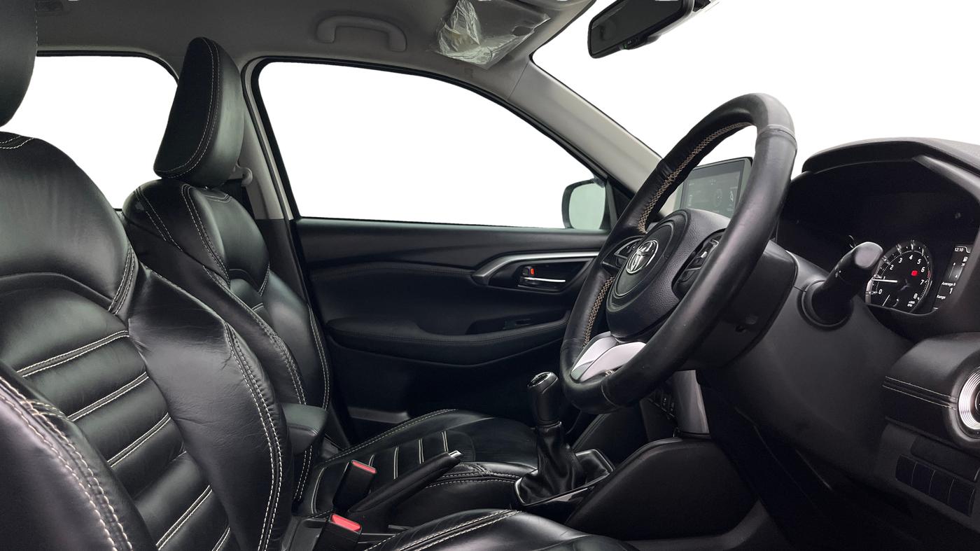 2024 Toyota URBAN CRUISER HYRYDER G NEO DRIVE, Petrol, Manual, 1,23,680 km, Right Side Front Door Cabin