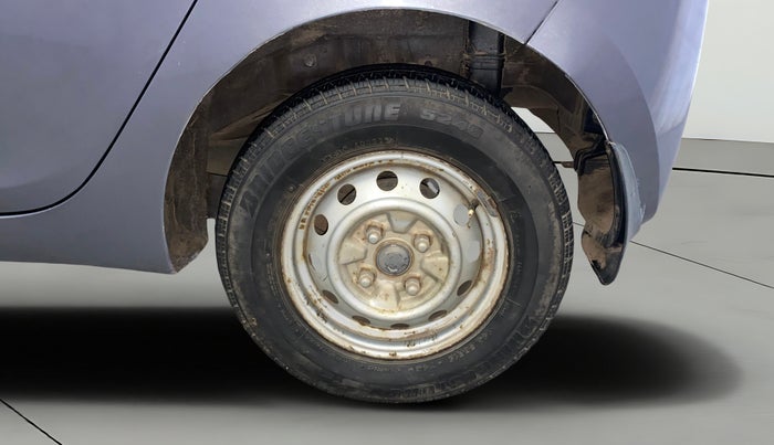 2016 Hyundai Eon ERA +, Petrol, Manual, 1,04,823 km, Left Rear Wheel