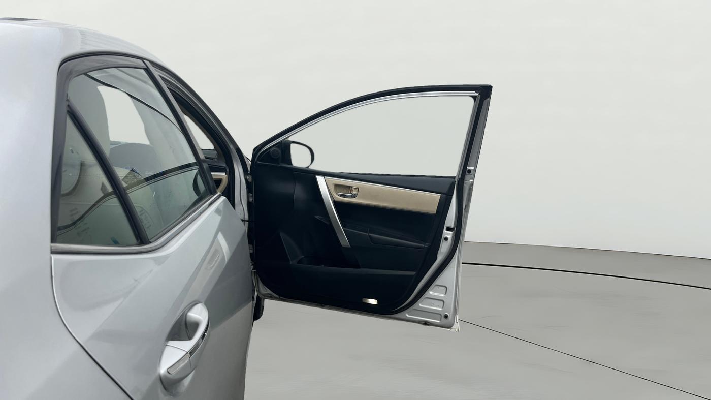 2014 Toyota Corolla Altis VL CVT PETROL, Petrol, Automatic, 1,08,352 km, RHS Front Door