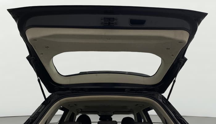 2019 Mahindra XUV300 W8 (O) 1.2 PETROL, Petrol, Manual, 82,849 km, Boot Door Open