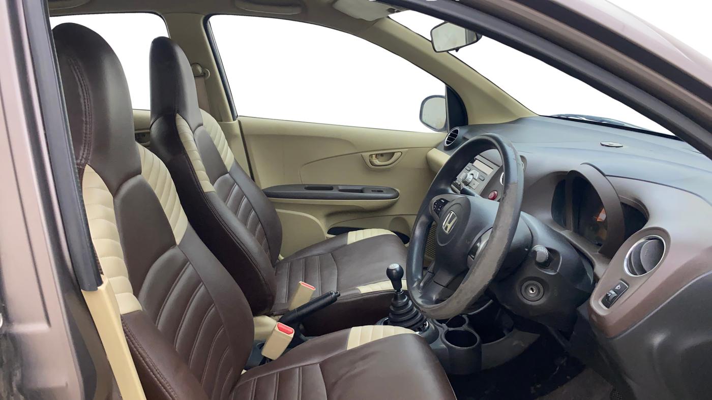 2013 Honda Brio S MT, Petrol, Manual, 1,01,790 km, Right Side Front Door Cabin