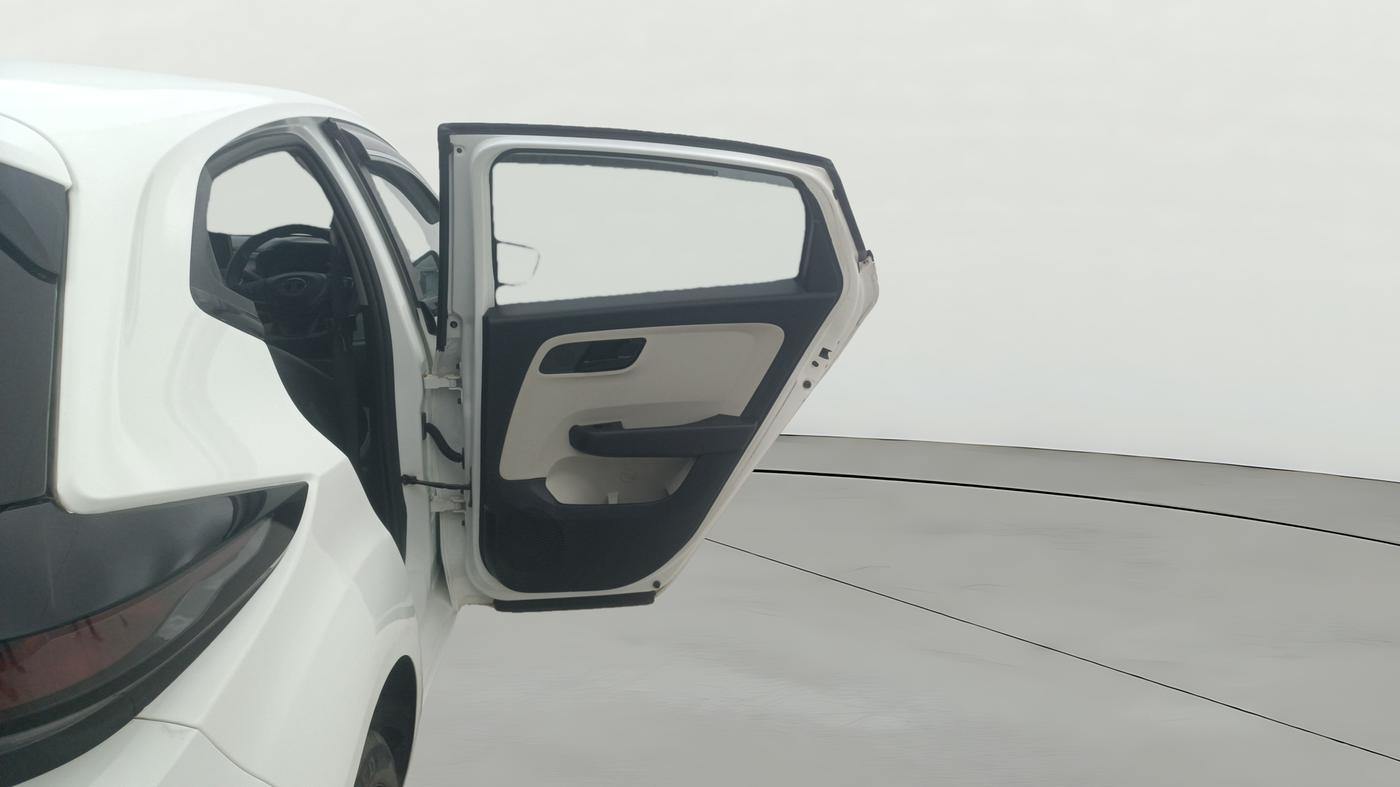 2024 Tata ALTROZ XM Plus (S) Diesel, Diesel, Manual, 45,880 km, RHS Rear Door