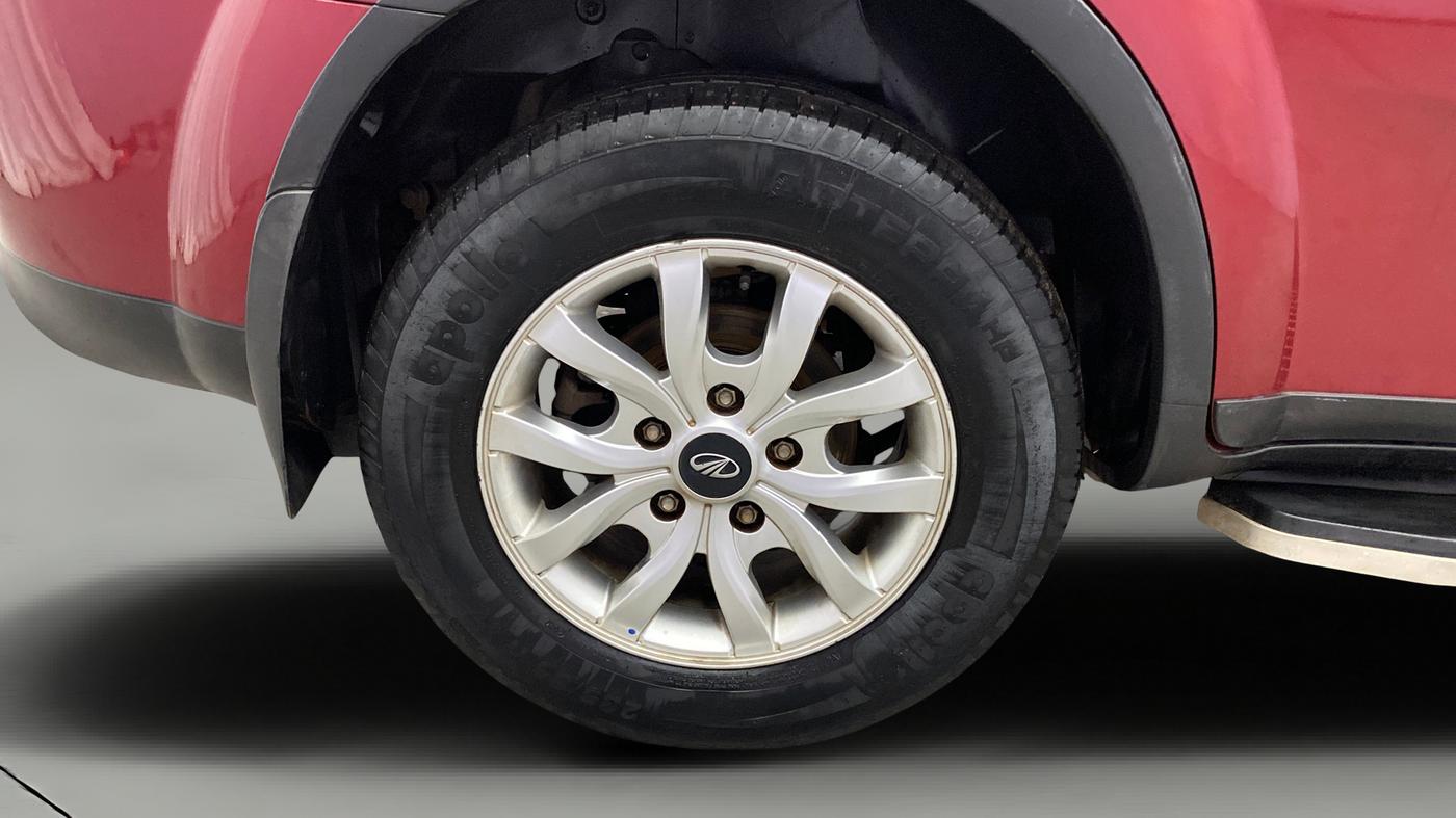 2019 Mahindra XUV500 W7, Diesel, Manual, 45,881 km, Right Rear Wheel