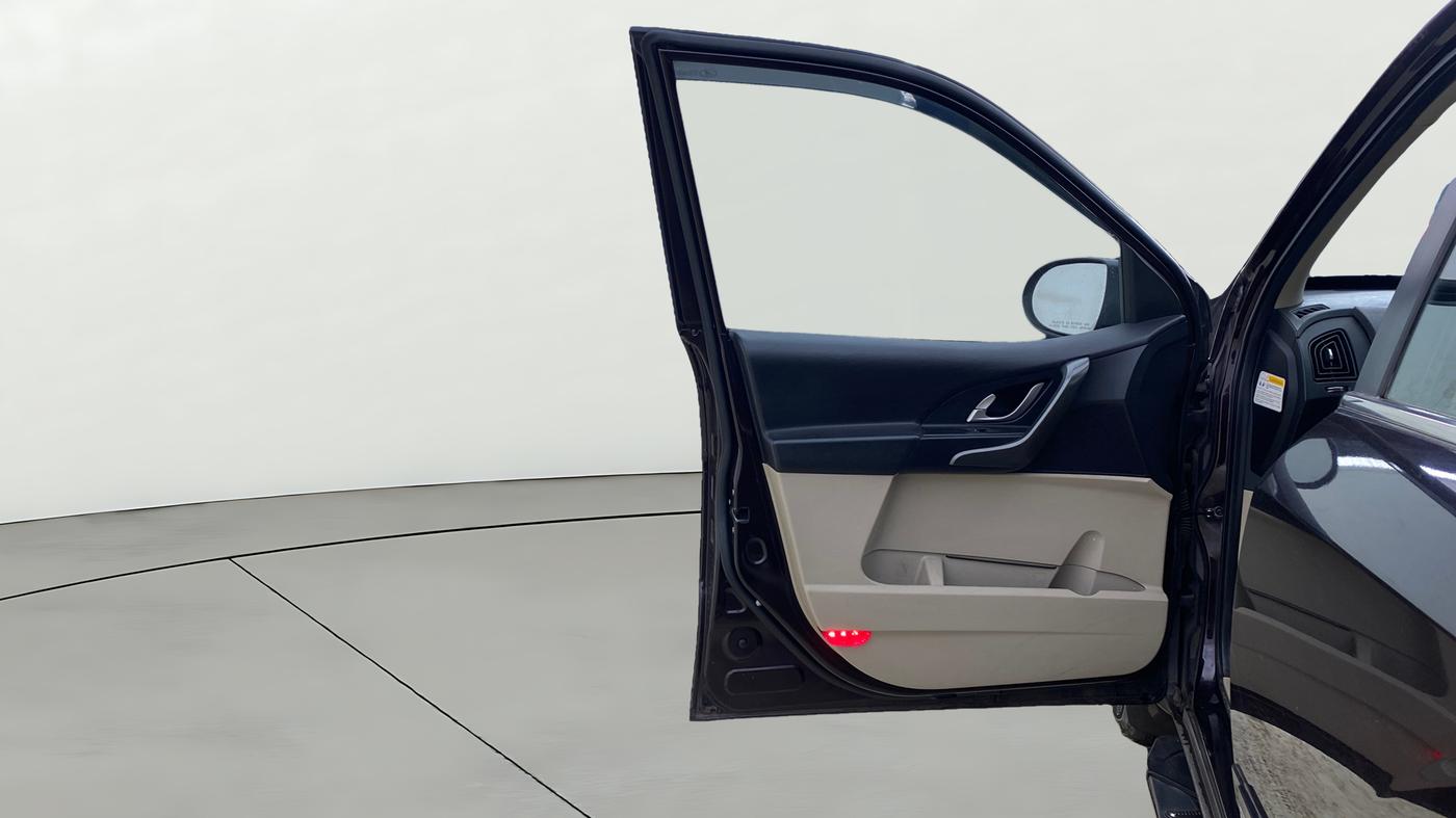 2017 Mahindra XUV500 W10 AT, Diesel, Automatic, 56,401 km, LHS Front Door