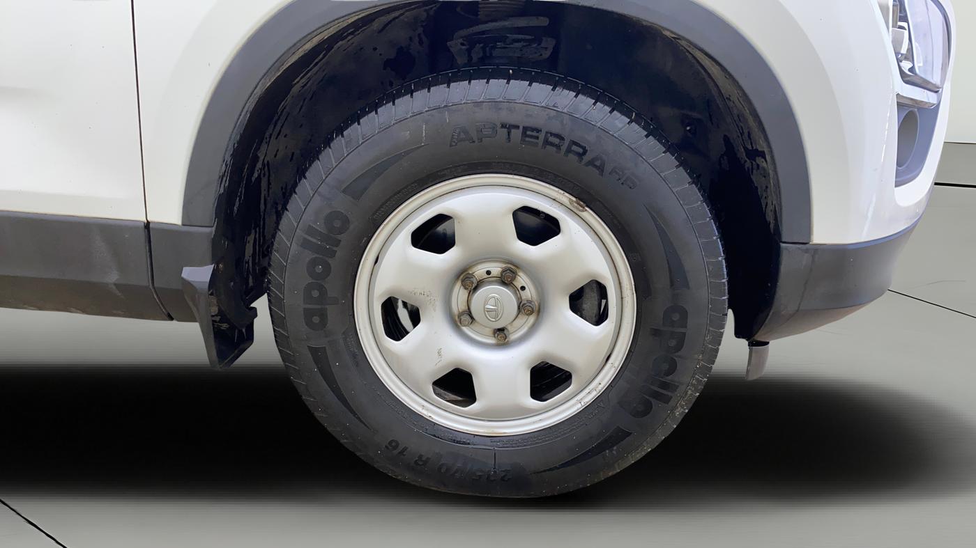 2021 Tata Safari XM, Diesel, Manual, 60,068 km, Right Front Wheel