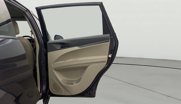 2018 Mahindra MARAZZO M2 8 STR, Diesel, Manual, 77,219 km, RHS Rear Door