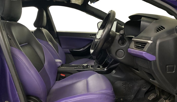 2023 Tata NEXON FEARLESS + SUNROOF DUAL TONE 1.2 PETROL, Petrol, Manual, 35,497 km, Right Side Front Door Cabin