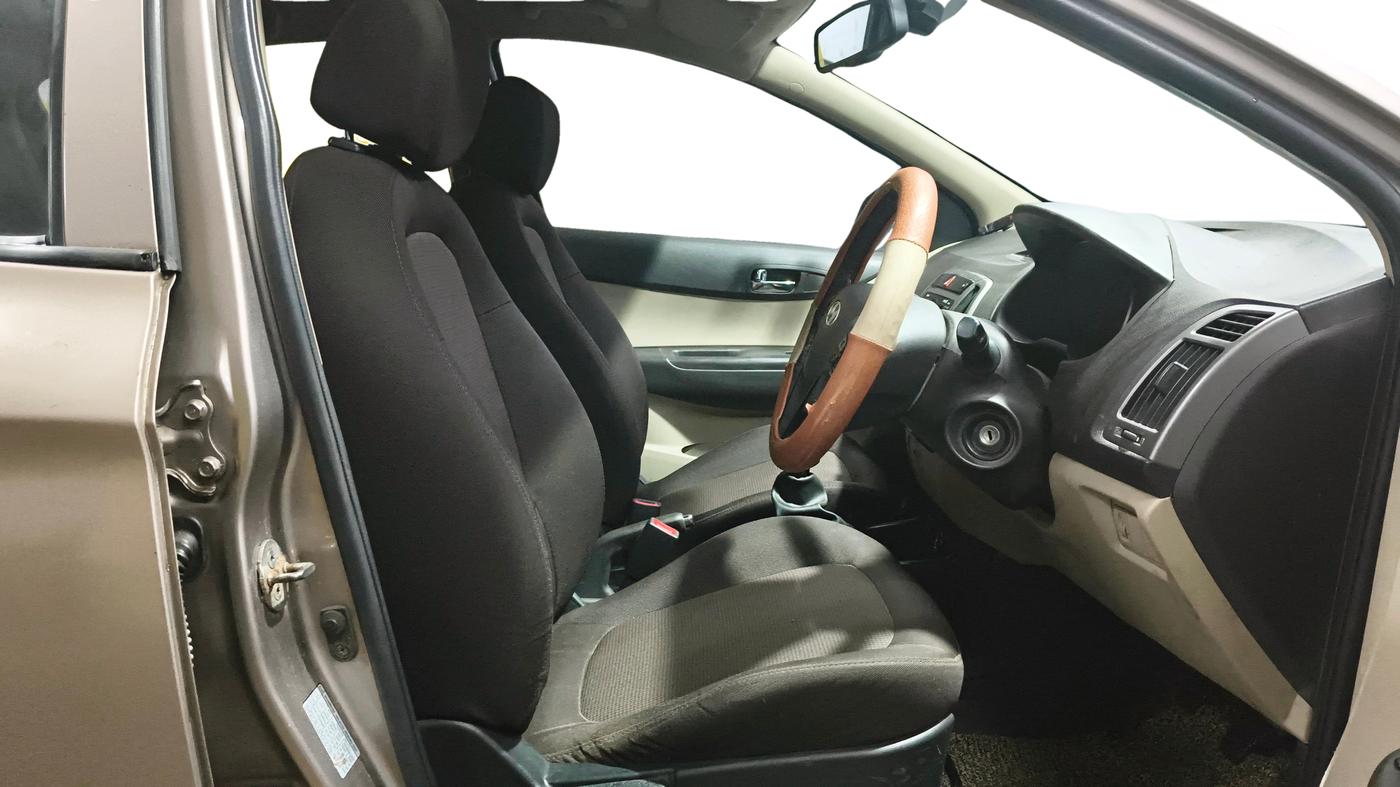 2013 Hyundai i20 SPORTZ 1.4 CRDI, Diesel, Manual, 73,022 km, Right Side Front Door Cabin