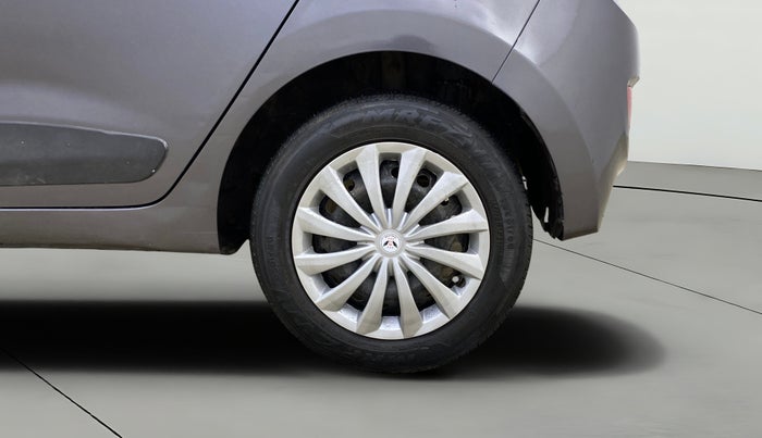 2016 Hyundai Grand i10 SPORTZ 1.1 CRDI, Diesel, Manual, 1,28,999 km, Left Rear Wheel