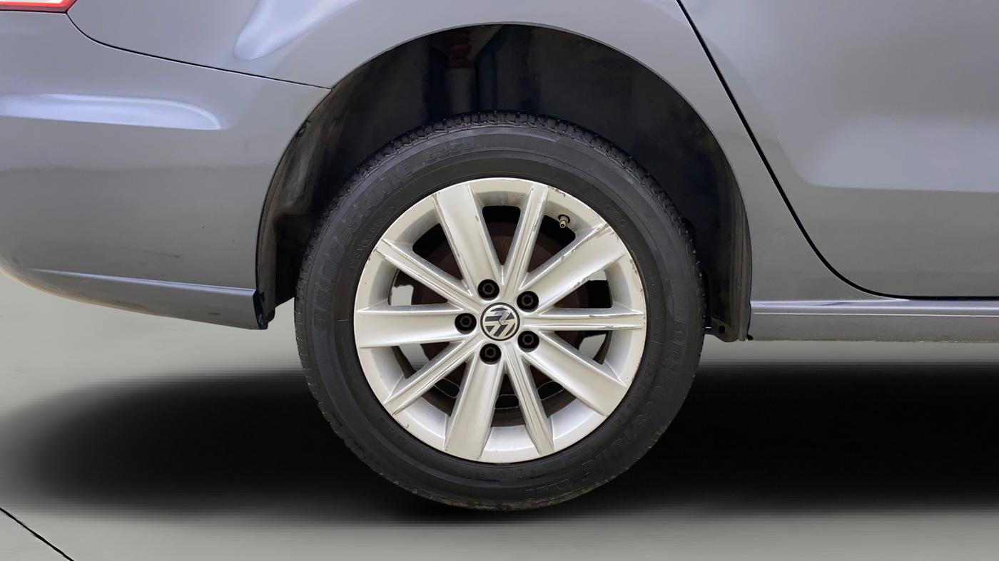 2015 Volkswagen Vento HIGHLINE 1.6 MPI, Petrol, Manual, 75,607 km, Right Rear Wheel