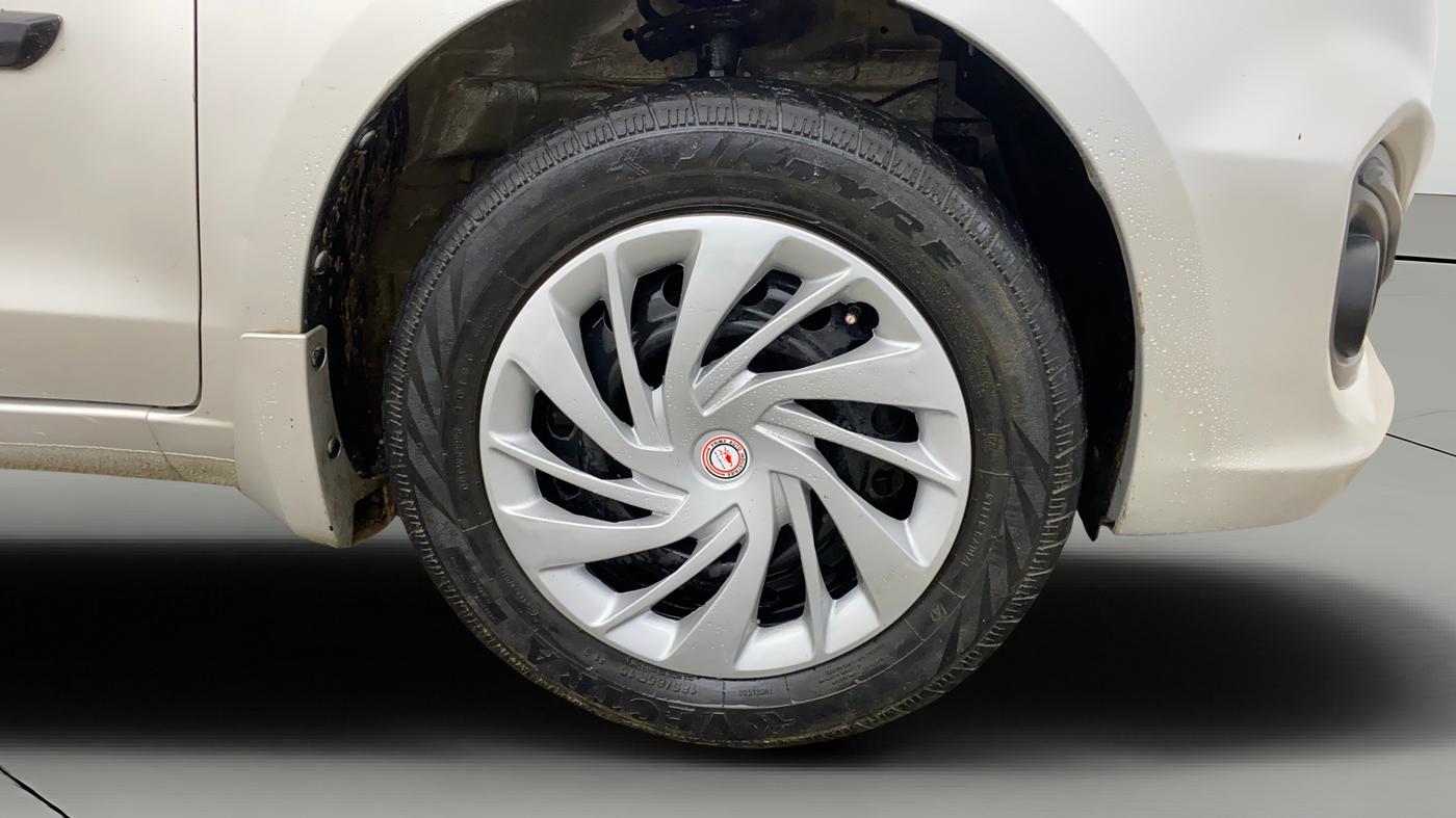 2016 Maruti Ertiga VXI, CNG, Manual, 48,689 km, Right Front Wheel