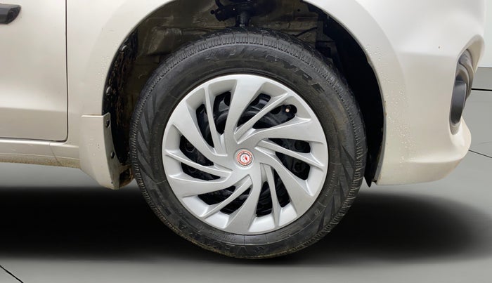 2016 Maruti Ertiga VXI, CNG, Manual, 48,689 km, Right Front Wheel