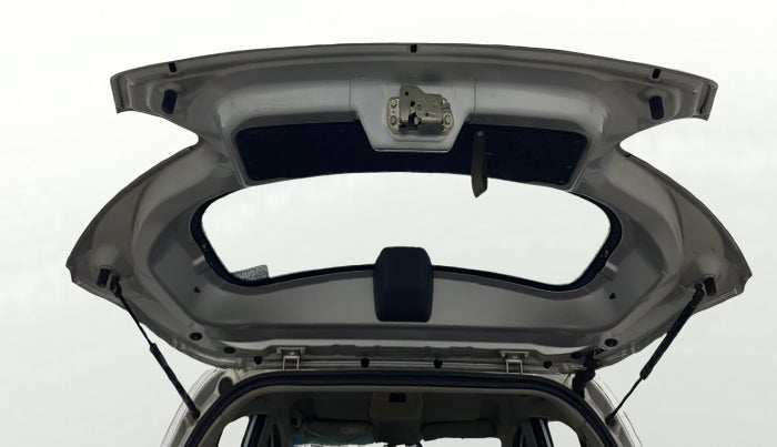 2016 Mahindra Kuv100 K8 6 STR, Petrol, Manual, 62,940 km, Boot Door Open