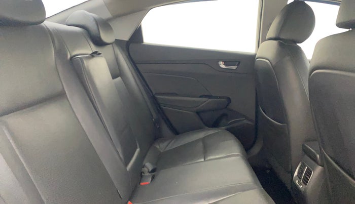 2018 Hyundai Verna 1.6 VTVT SX (O) AT, Petrol, Automatic, 35,556 km, Right Side Rear Door Cabin