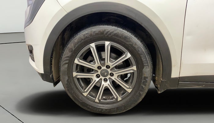 2021 Mahindra XUV700 AX 7 LUXURY D AT 7 STR, Diesel, Automatic, 92,703 km, Left Front Wheel