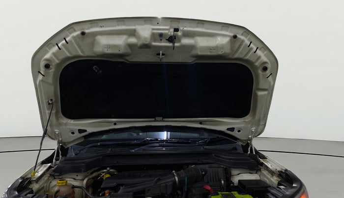 2022 Mahindra XUV300 W8 (O) 1.2 PETROL, Petrol, Manual, 61,570 km, Open Bonet