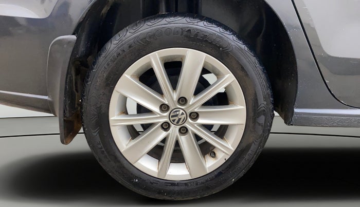 2016 Volkswagen Vento HIGHLINE 1.6 MPI, Petrol, Manual, 80,398 km, Right Rear Wheel