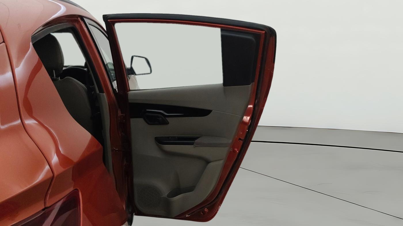 2017 Mahindra Kuv100 K8 6 STR, Petrol, Manual, 7,653 km, RHS Rear Door