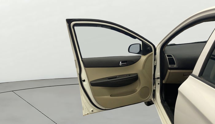 2013 Hyundai i20 MAGNA 1.4 CRDI, Diesel, Manual, 96,642 km, LHS Front Door