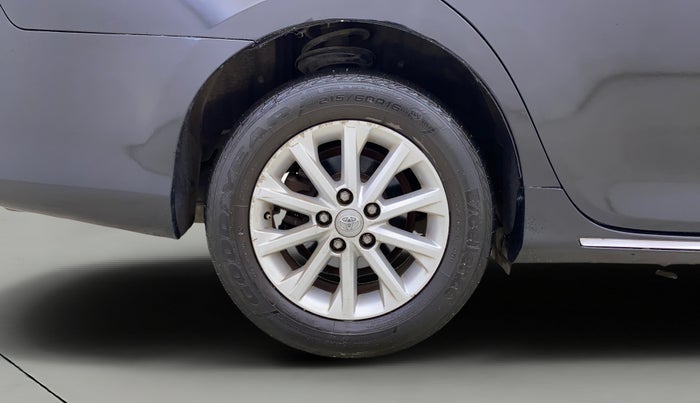 2012 Toyota Camry 2.5L AT, Petrol, Automatic, 1,07,423 km, Right Rear Wheel