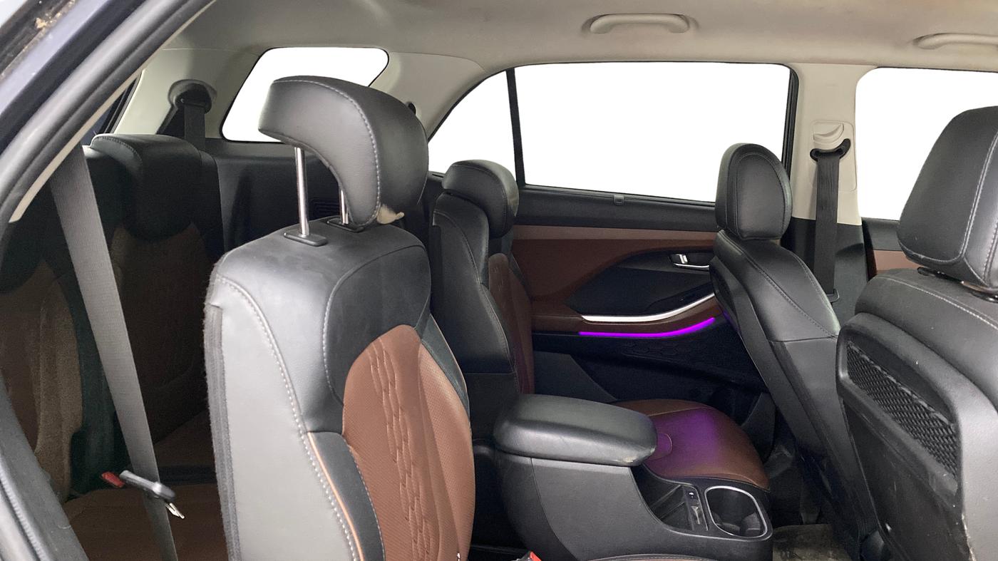 2023 Hyundai ALCAZAR  SIGNATURE (O) DCT 1.5 PETROL 7STR, Petrol, Automatic, 75,711 km, Right Side Rear Door Cabin