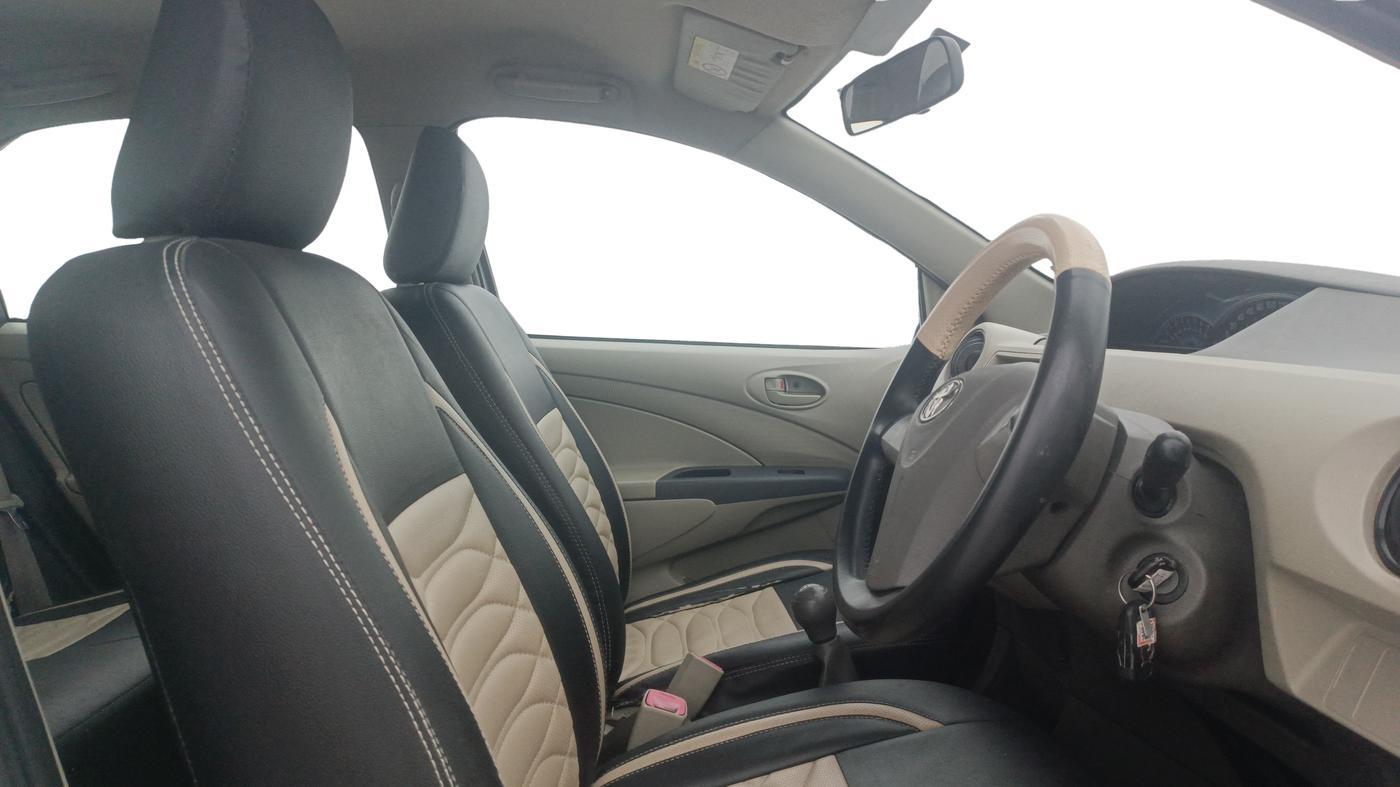2015 Toyota Etios Liva G, Petrol, Manual, 83,141 km, Right Side Front Door Cabin