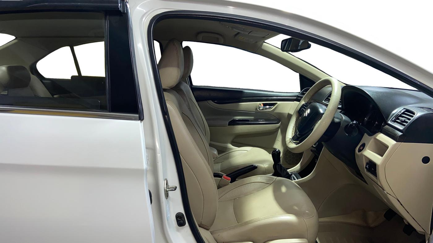 2018 Maruti Ciaz ALPHA 1.4 PETROL, CNG, Manual, 95,977 km, Right Side Front Door Cabin