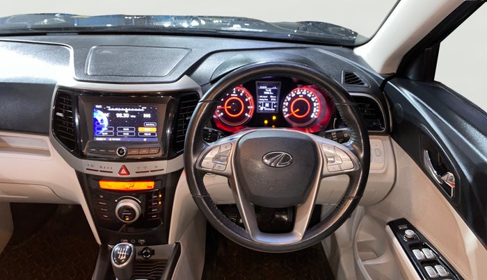 2021 Mahindra XUV300 W8 1.2 PETROL, Petrol, Manual, 53,404 km, Steering Wheel Close Up