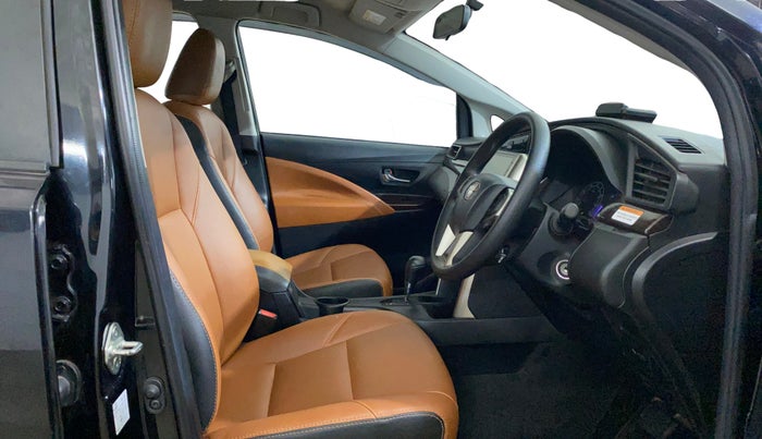 2022 Toyota Innova Crysta 2.7 GX AT 7 STR, Petrol, Automatic, 28,249 km, Right Side Front Door Cabin