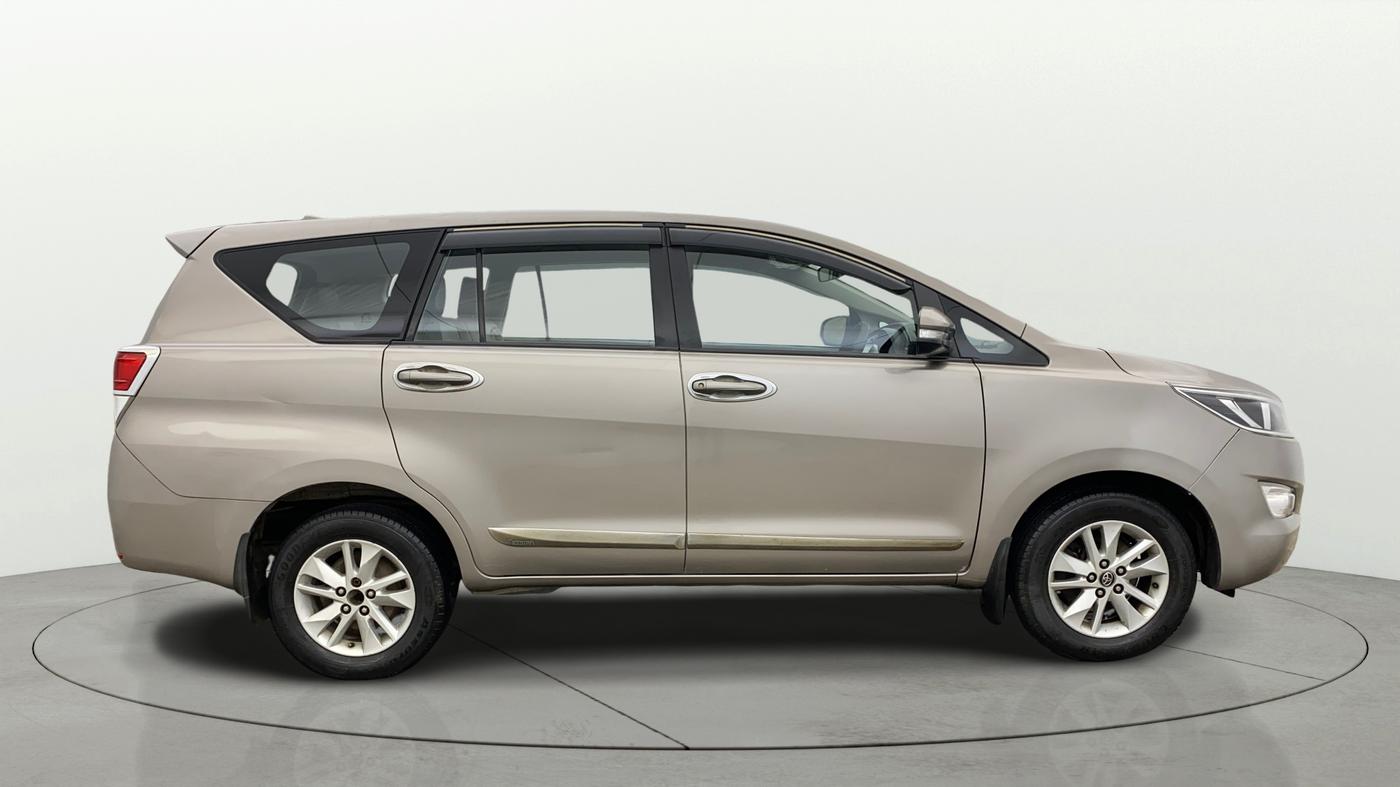 2016 Toyota Innova Crysta 2.7 GX 8 STR, Petrol, Manual, 63,930 km, Right Side View