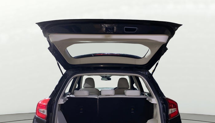 2021 Mahindra XUV300 W8 1.2 PETROL, Petrol, Manual, 53,404 km, Boot Door Open