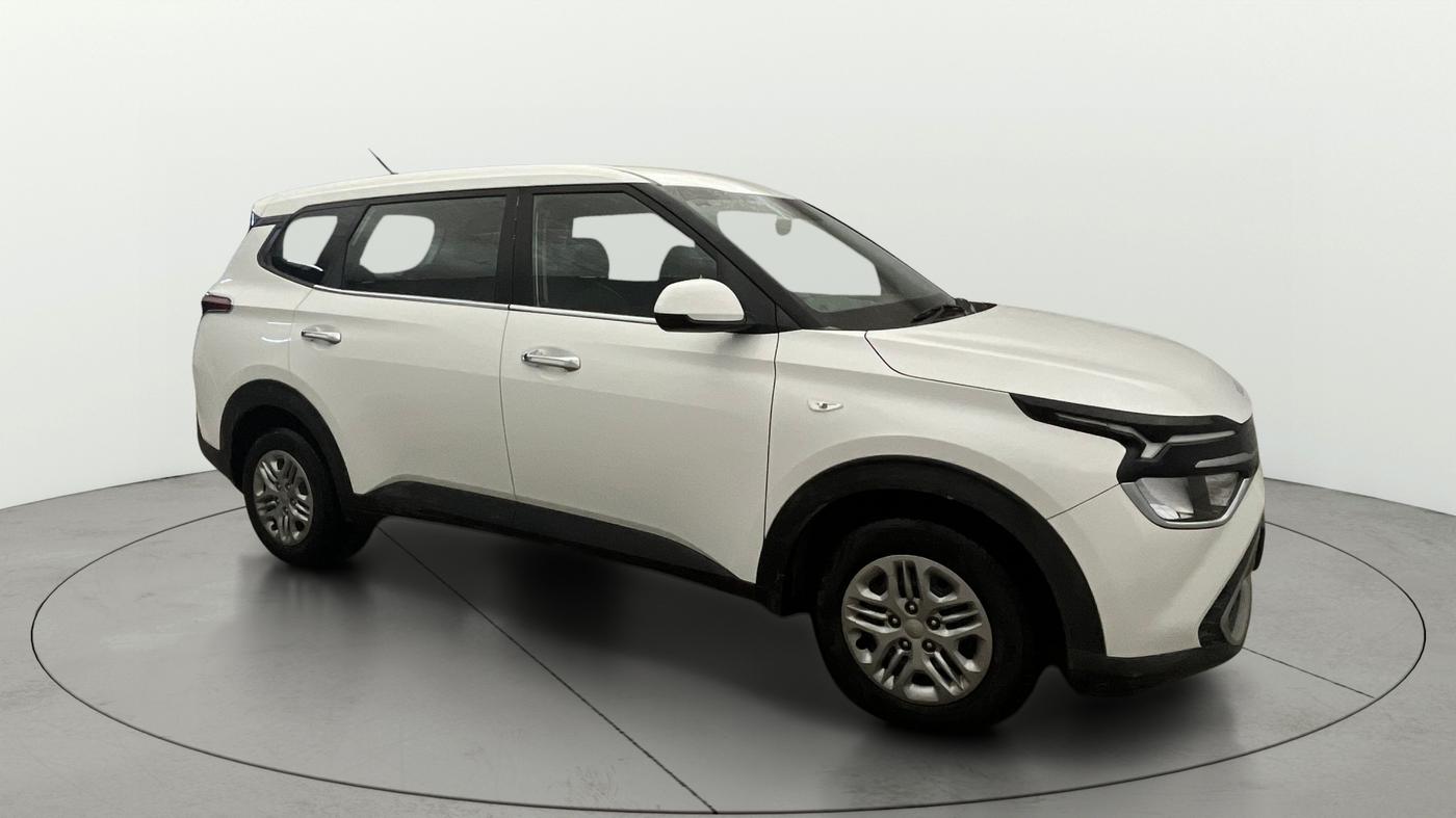 2023 KIA CARENS PREMIUM 1.5 PETROL 7 STR, Petrol, Manual, 43,108 km, Right Front Diagonal