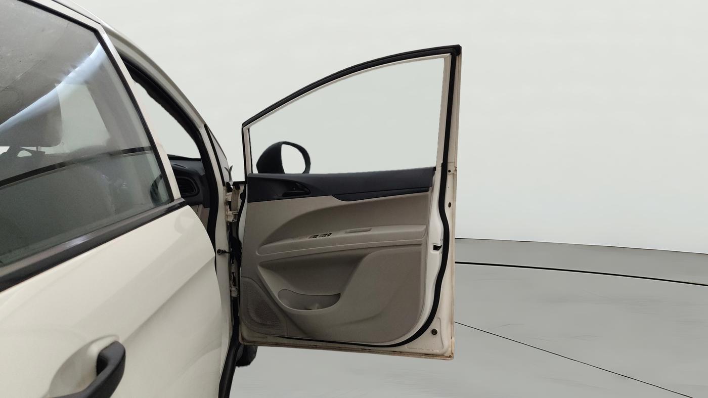 2019 Mahindra MARAZZO M2 7STR, Diesel, Manual, 80,816 km, RHS Front Door