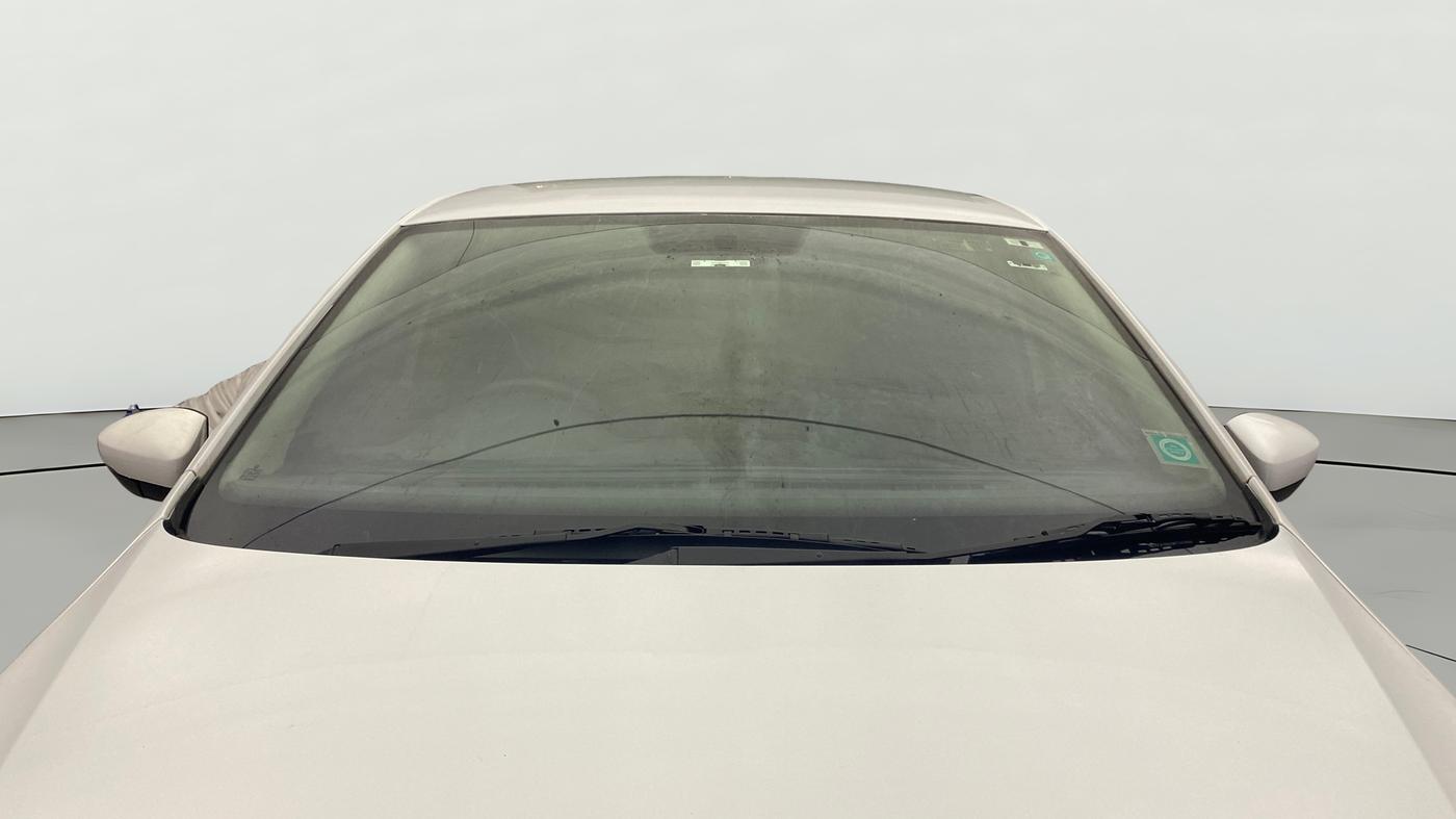 2021 Volkswagen Polo TRENDLINE 1.0L, Petrol, Manual, 1,22,676 km, Front Windshield