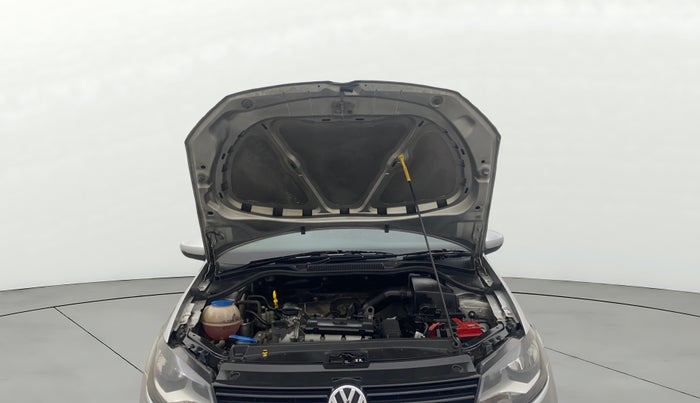 2016 Volkswagen Polo COMFORTLINE 1.2L, Petrol, Manual, 87,064 km, Open Bonet