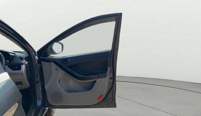 2019 Tata NEXON XM DIESEL, Diesel, Manual, 44,074 km, RHS Front Door