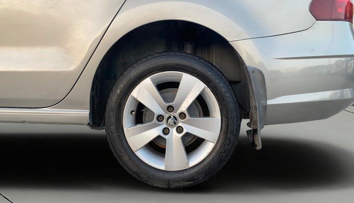 2017 Skoda Rapid AMBITION 1.5 TDI, Diesel, Manual, 1,21,653 km, Left Rear Wheel