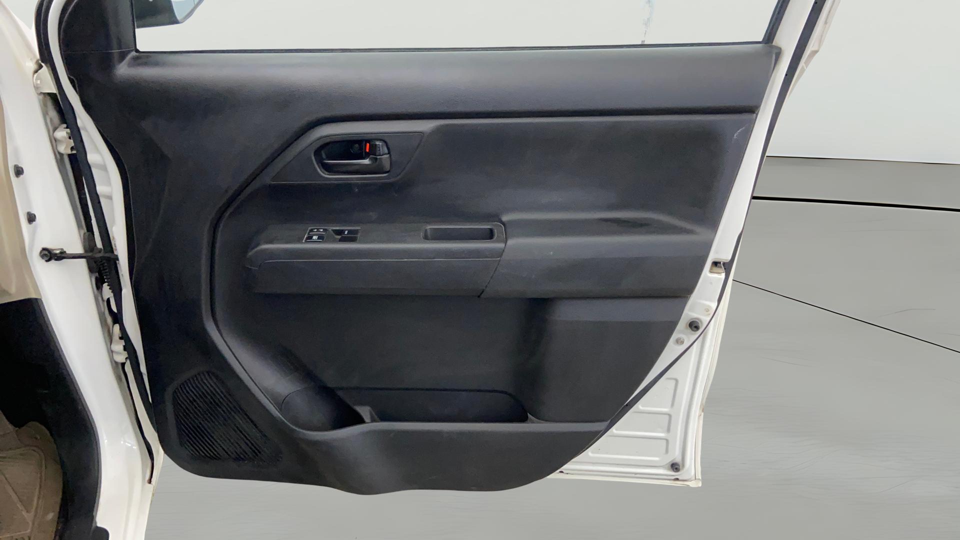 camera-Driver-Side-Door-Panels-Control