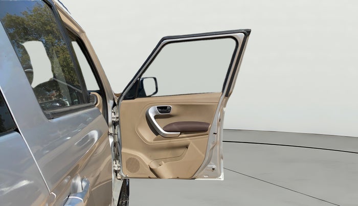 2017 Mahindra TUV300 T8, Diesel, Manual, 96,442 km, RHS Front Door