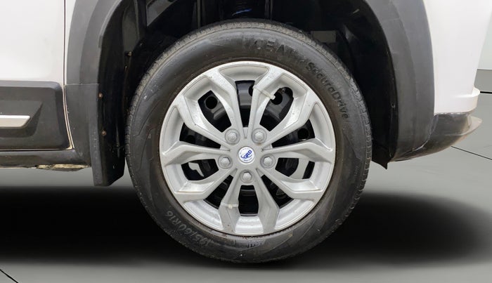 2022 Renault Kiger RXL MT, Petrol, Manual, 31,824 km, Right Front Wheel