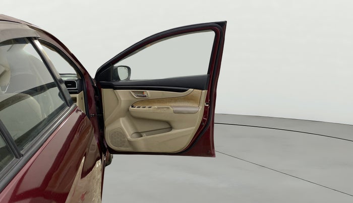 2015 Maruti Ciaz ZXI, Petrol, Manual, 1,05,263 km, RHS Front Door