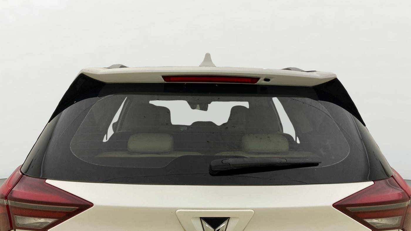 2023 Mahindra XUV700 AX 7 LUXURY P AT 7 STR, Petrol, Automatic, 33,773 km, Rear Windshield