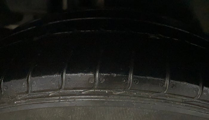 2021 Maruti Ciaz ZETA 1.5 SHVS MT PETROL, Petrol, Manual, 86,726 km, Right Rear Tyre Tread