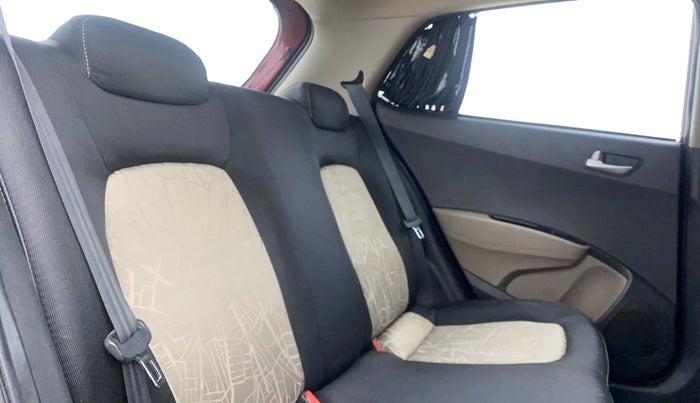 2015 Hyundai Grand i10 SPORTZ 1.2 KAPPA VTVT, Petrol, Manual, 1,01,302 km, Right Side Rear Door Cabin