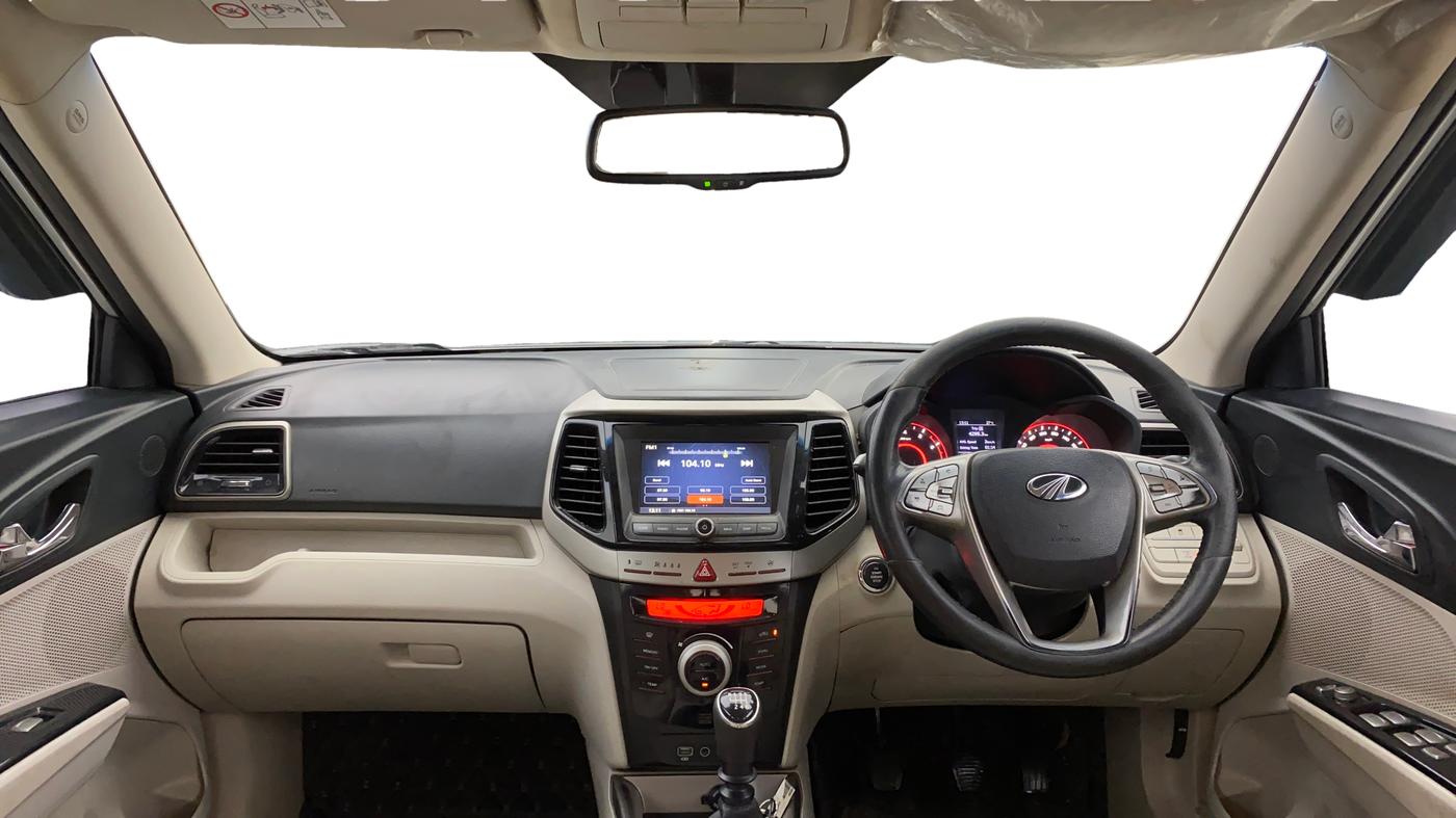 2020 Mahindra XUV300 W8 (O) 1.2 PETROL, Petrol, Manual, 1,03,639 km, Dashboard