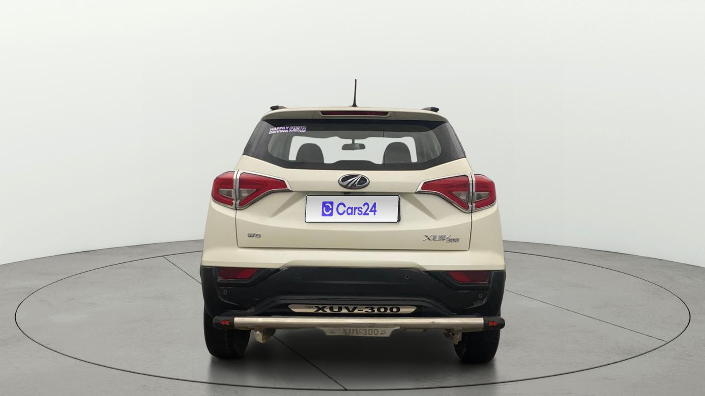 2020 Mahindra XUV300 W6 1.2 PETROL, Petrol, Manual, 1,23,203 km, Back/Rear