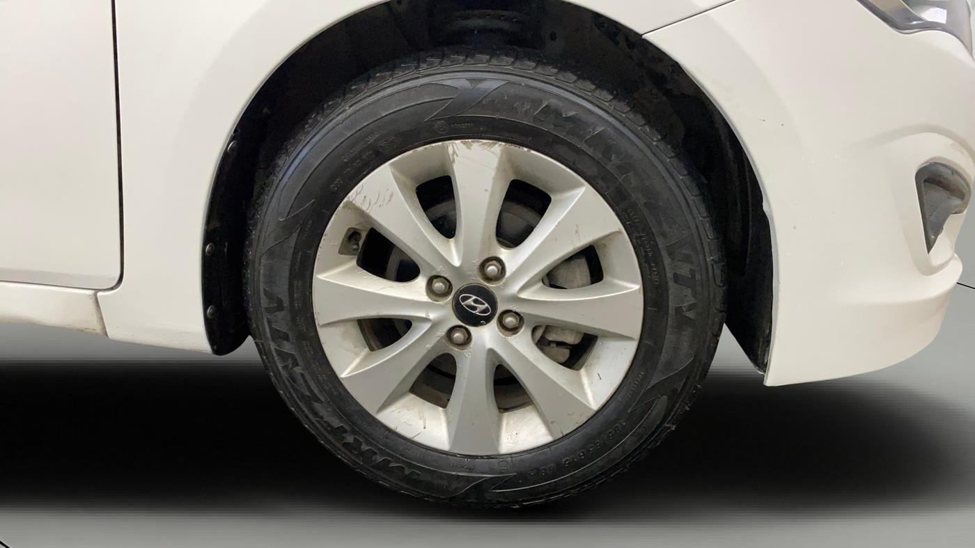 2016 Hyundai Verna FLUIDIC 4S 1.6 VTVT S AT, Petrol, Automatic, 48,396 km, Right Front Wheel